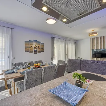 Manda With Private Pool 别墅 罗维尼村