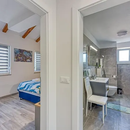 Manda With Private Pool 罗维尼村