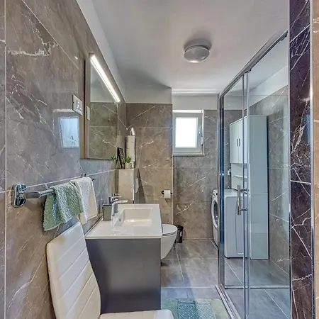 Manda With Private Pool