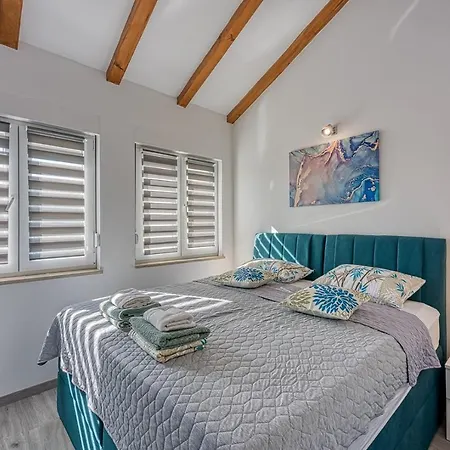 Manda With Private Pool Villa