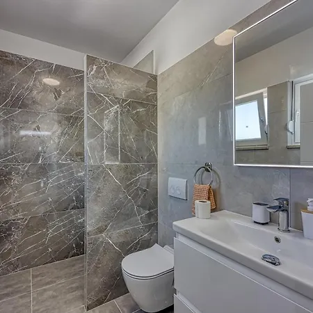 Manda With Private Pool