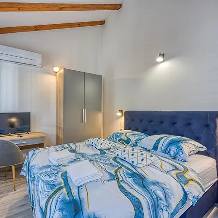 Manda With Private Pool * 罗维尼村