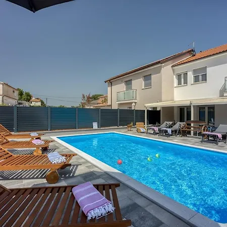 Manda With Private Pool Villa *