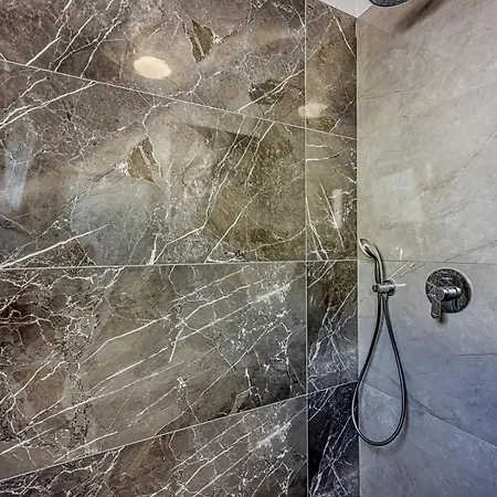 Manda With Private Pool