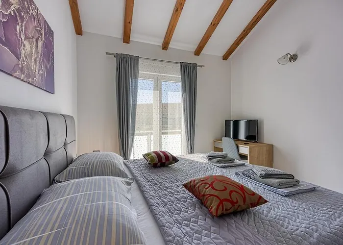 Manda With Private Pool Vila