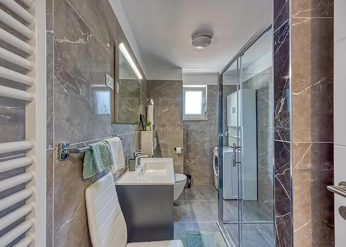 Manda With Private Pool