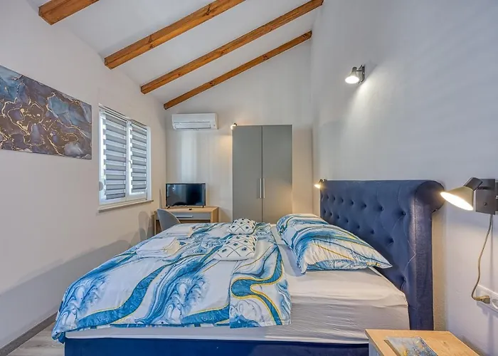 Manda With Private Pool Vila *