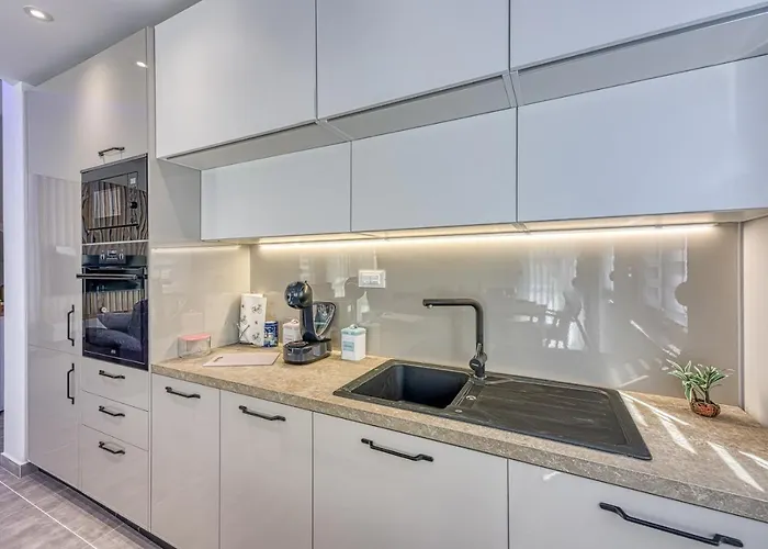 Manda With Private Pool Vila *