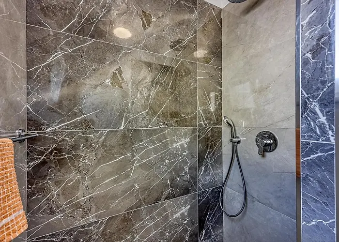 Manda With Private Pool