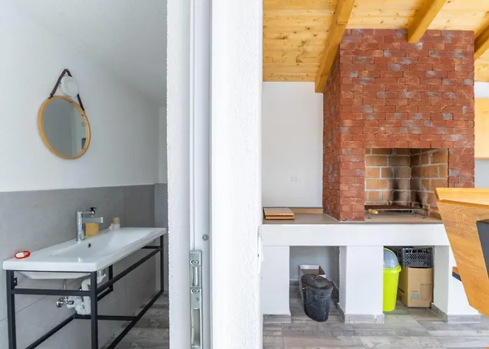 Manda With Private Pool Vila *