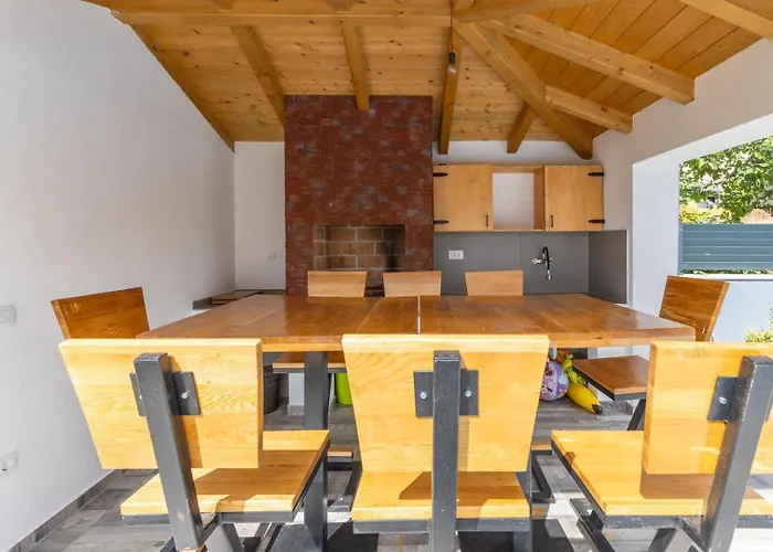 Manda With Private Pool Vila *