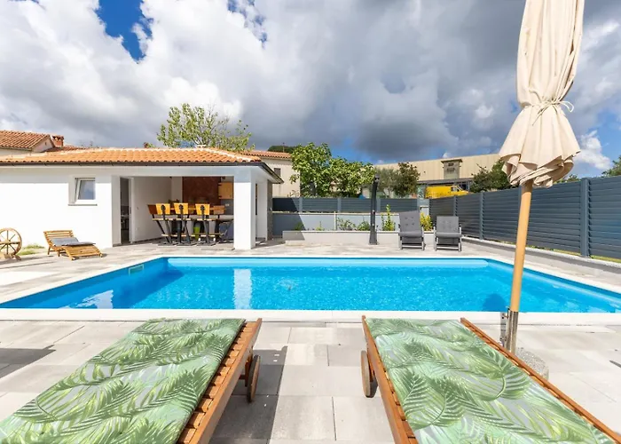 Manda With Private Pool *