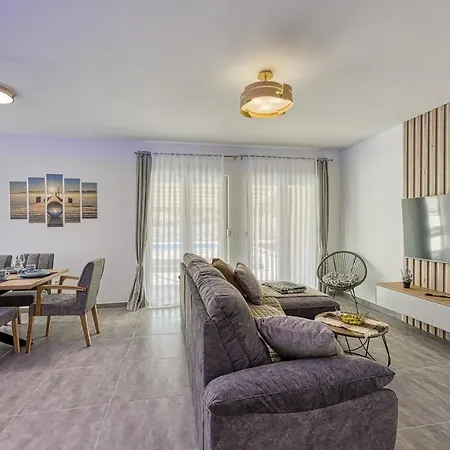 Manda With Private Pool *