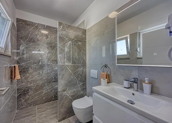 Manda With Private Pool