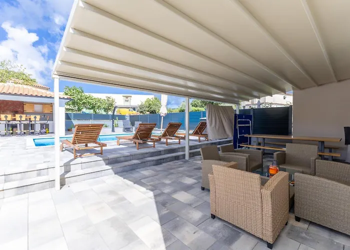 Manda With Private Pool ヴィラ ロヴィンスコ・セロ